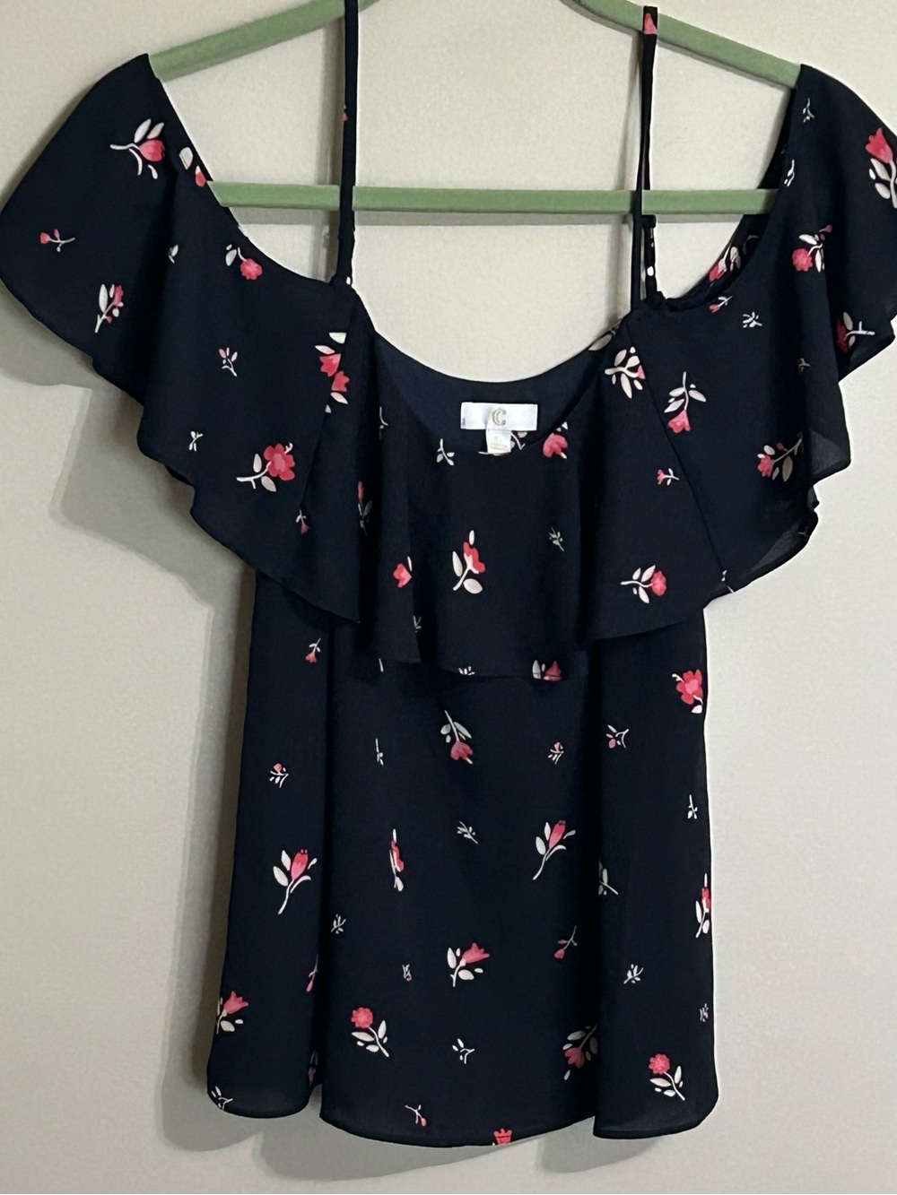 C Floral Cold-Shoulder Ruffle Camisole - Black with Pink